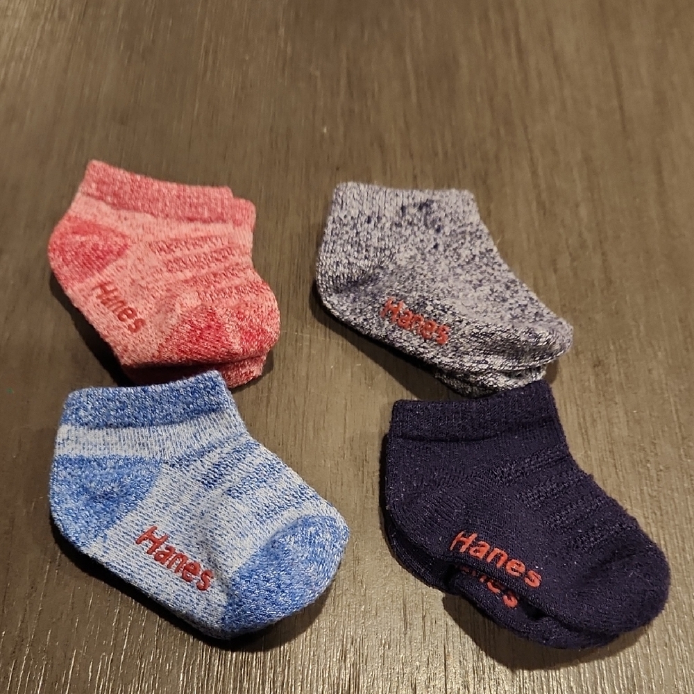 Hanes baby ankle socks Set - Blue, red and Navy, 4 pair. 6-12 months